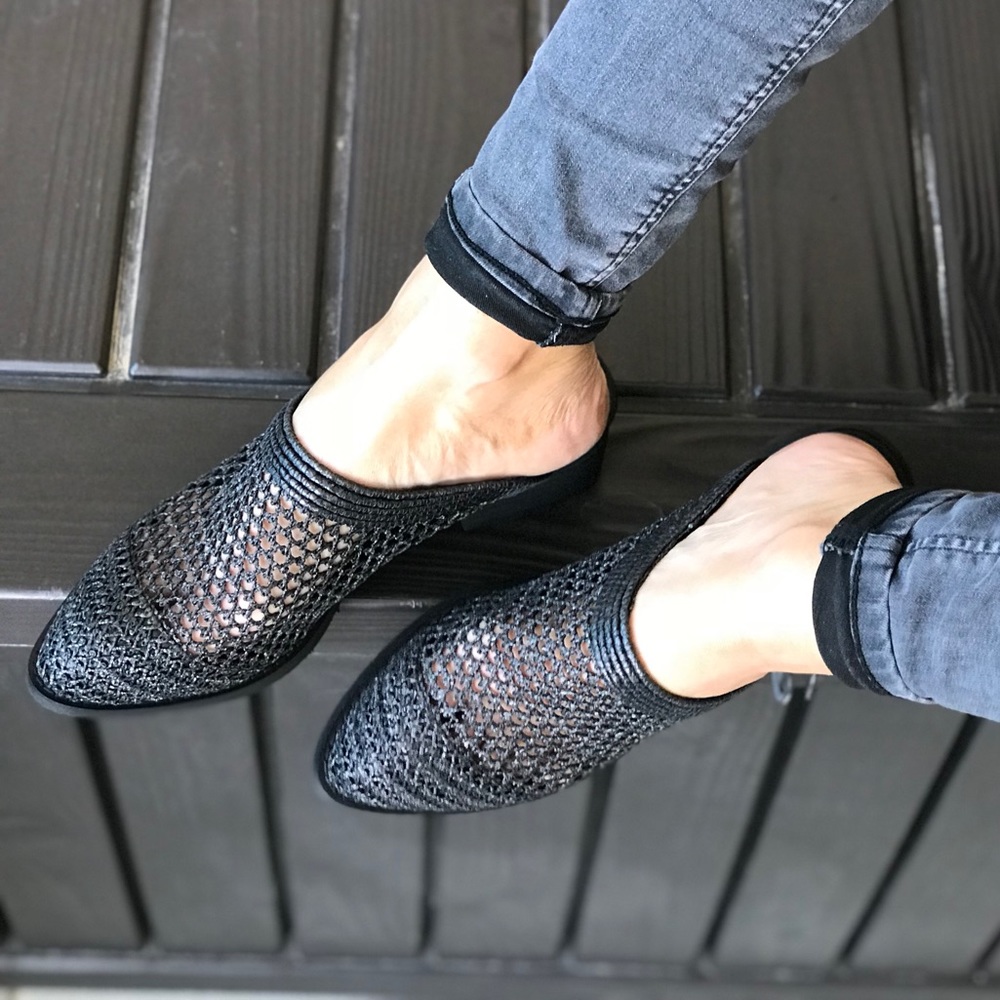 NIB Black Woven Closed Tow Low Heel Mule Clog - Picture 1 of 8